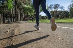 Moda dla osób niskich: jak stosować triki optyczne w swoich outfitach